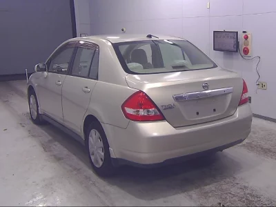 Nissan TIIDA LATIO  с аукциона в Японии