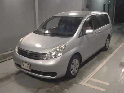 Toyota ISIS  с аукциона в Японии