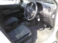 Nissan MARCH лот № 8427 оценка R  с аукциона в Японии 2