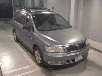 Mitsubishi CHARIOT GRANDIS  с аукциона в Японии