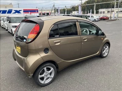 Mitsubishi i