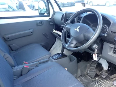 Mitsubishi Minicab Van