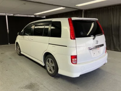 Toyota ISIS  с аукциона в Японии