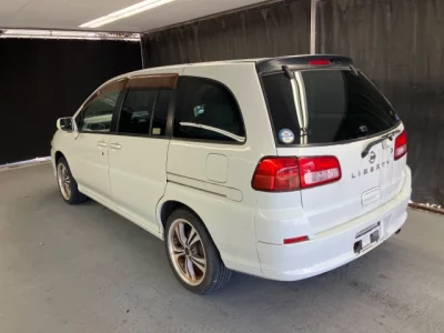 Nissan LIBERTY  с аукциона в Японии