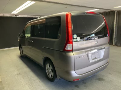 Nissan SERENA  с аукциона в Японии
