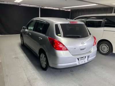 Nissan TIIDA  с аукциона в Японии