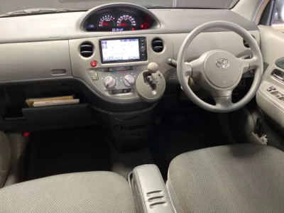 Toyota SIENTA  с аукциона в Японии