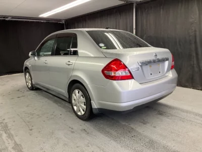 Nissan TIIDA LATIO  с аукциона в Японии
