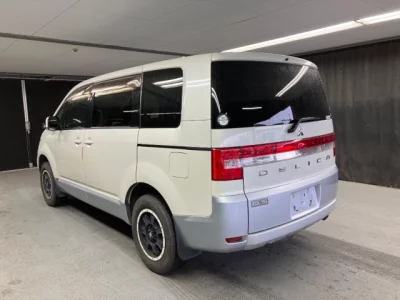 Mitsubishi Delica D:5