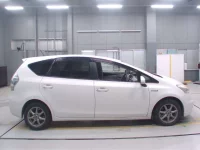 Toyota PRIUS ALPHA лот № 10075 оценка 3.5  с аукциона в Японии 2