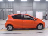 Toyota AQUA лот № 30059 оценка 4.5  с аукциона в Японии 2