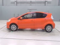 Toyota AQUA лот № 30059 оценка 4.5  с аукциона в Японии 3