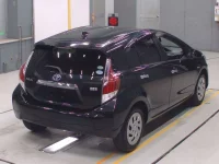 Toyota AQUA лот № 30092 оценка 4  с аукциона в Японии 1