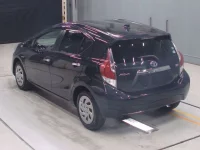 Toyota AQUA лот № 30092 оценка 4  с аукциона в Японии 5