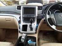 Toyota ALPHARD лот № 70020 оценка 3.5  с аукциона в Японии 8