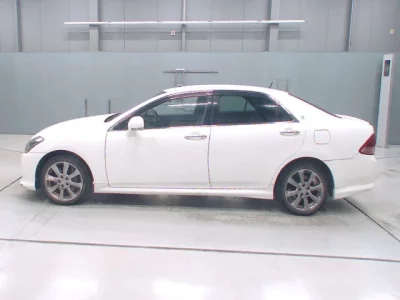 Toyota CROWN  с аукциона в Японии