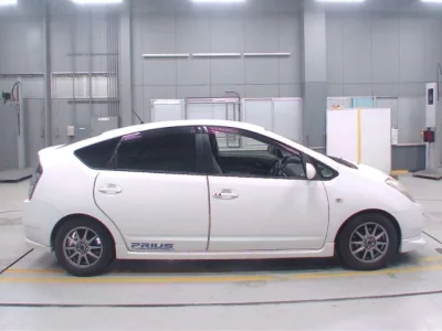Toyota Prius  с аукциона в Японии