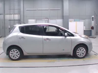 Nissan LEAF лот № 10077 оценка 3.5  с аукциона в Японии 2