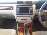 Toyota CROWN лот № 10084 оценка 3.5  с аукциона в Японии 8