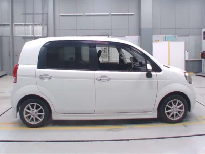 Toyota PORTE  с аукциона в Японии