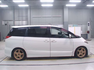 Toyota ESTIMA  с аукциона в Японии