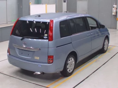 Toyota ISIS  с аукциона в Японии