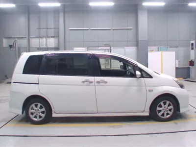 Toyota ISIS  с аукциона в Японии