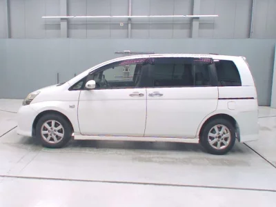 Toyota ISIS  с аукциона в Японии