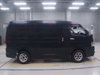 Toyota HIACE VAN лот № 30188 оценка 4  с аукциона в Японии 2