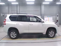 Toyota LAND CRUISER PRADO лот № 30186 оценка 4  с аукциона в Японии 2