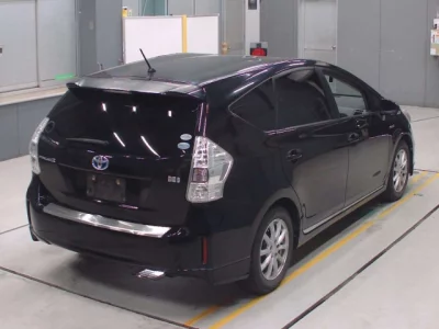 Toyota PRIUS ALPHA  с аукциона в Японии