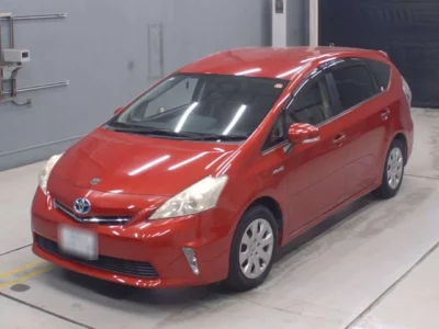Toyota PRIUS ALPHA  с аукциона в Японии