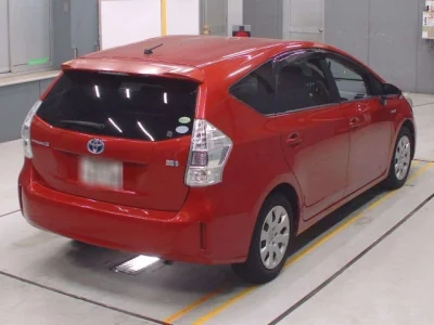 Toyota PRIUS ALPHA  с аукциона в Японии