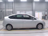 Toyota Prius лот № 70119 оценка 3.5  с аукциона в Японии 2