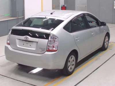 Toyota Prius  с аукциона в Японии