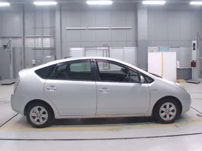 Toyota Prius  с аукциона в Японии