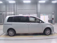 Toyota ISIS лот № 30374 оценка 3.5  с аукциона в Японии 2