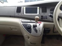 Toyota ISIS лот № 30374 оценка 3.5  с аукциона в Японии 8