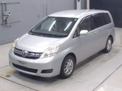 Toyota ISIS  с аукциона в Японии