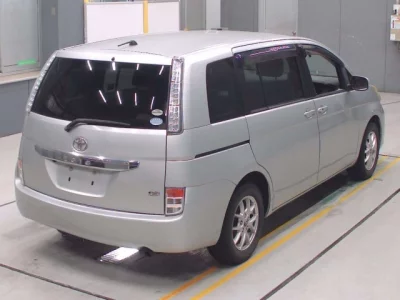 Toyota ISIS  с аукциона в Японии