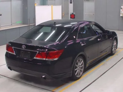 Toyota CROWN  с аукциона в Японии
