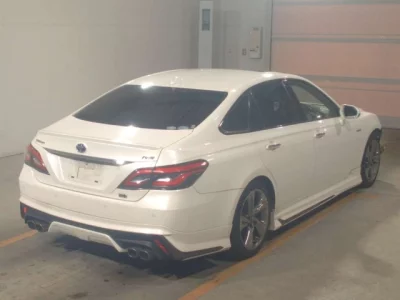 Toyota CROWN  с аукциона в Японии