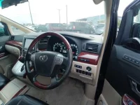 Toyota ALPHARD лот № 10612 оценка 3  с аукциона в Японии 6