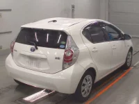 Toyota AQUA лот № 30063 оценка 3.5  с аукциона в Японии 1