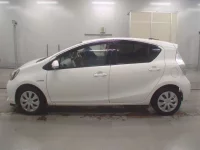 Toyota AQUA лот № 30063 оценка 3.5  с аукциона в Японии 3