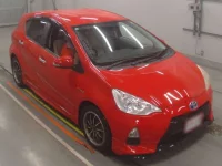 Toyota AQUA лот № 30076 оценка 3.5  с аукциона в Японии 4