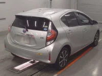 Toyota AQUA лот № 30087 оценка 4  с аукциона в Японии 1