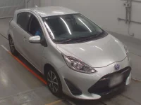 Toyota AQUA лот № 30087 оценка 4  с аукциона в Японии 4