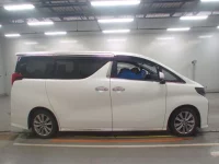 Toyota ALPHARD лот № 30097 оценка 3.5  с аукциона в Японии 2