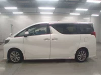 Toyota ALPHARD лот № 30097 оценка 3.5  с аукциона в Японии 3